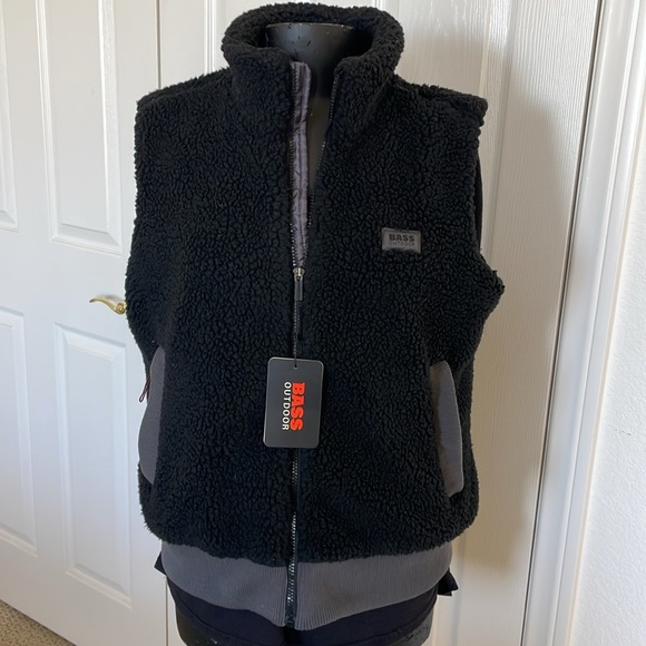 Bass Jackets & Blazers - NWT Bass Outdoor Black Sherpa Vest Size Large